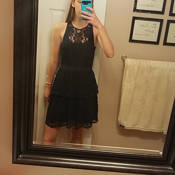 Black lace dress - Picture 3 of 4